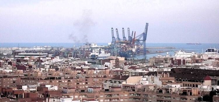 La ampliación del Puerto de Valencia es una obra innecesaria, despilfarradora y contraproducente