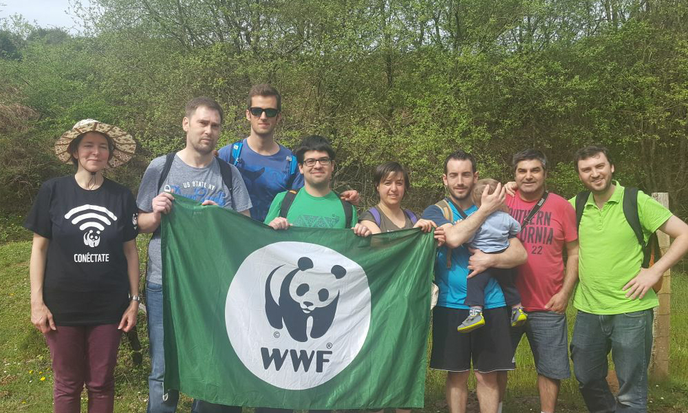 Grupo de voluntariado de WWF en Bizkaia durante El Día de la Tierra