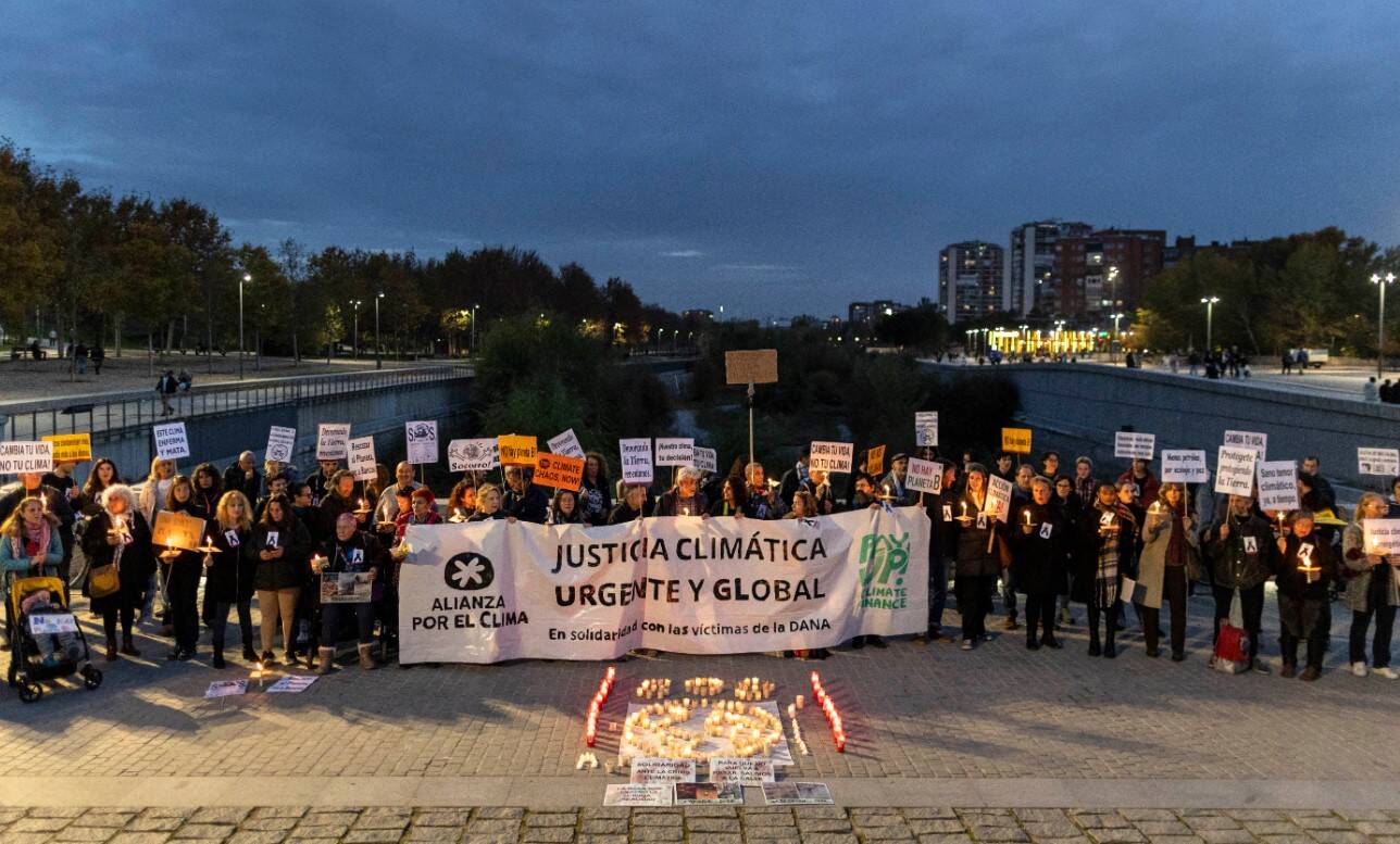 Cientos de personas se reúnen en actos por todo el país en solidaridad con las víctimas de la DANA con el lema «Justicia climática urgente y global»