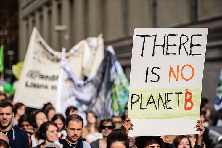 Manifestación sobre Clima. Cartel There is no Planet B 